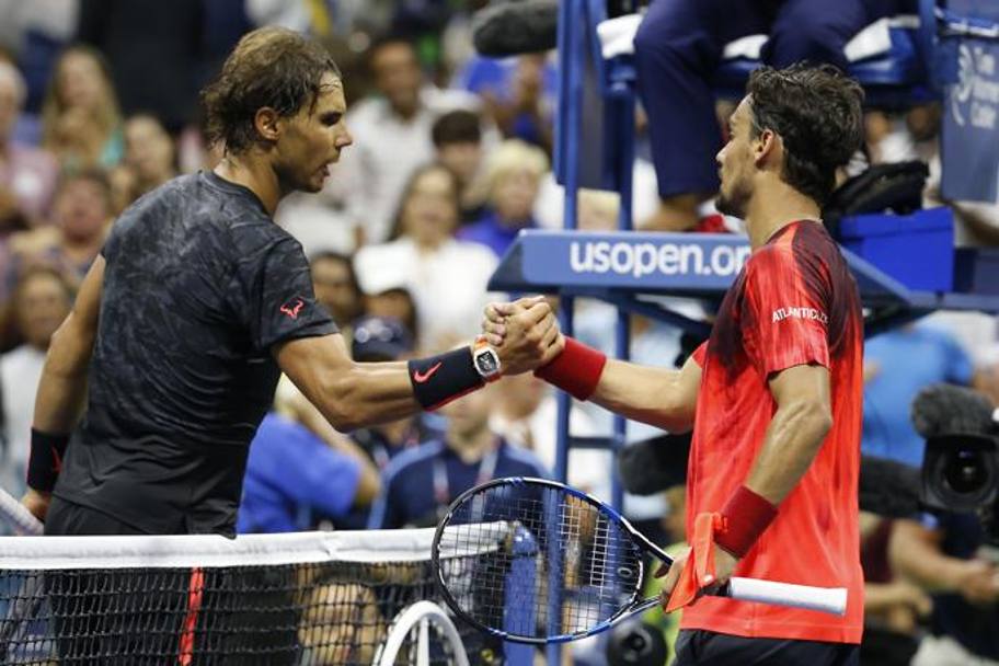 Il saluto finale: con uno stremato Nadal: agli ottavi Fognini sfider un altro spagnolo, Feliciano Lopez. Reuters
